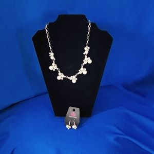 Neckless an earings set